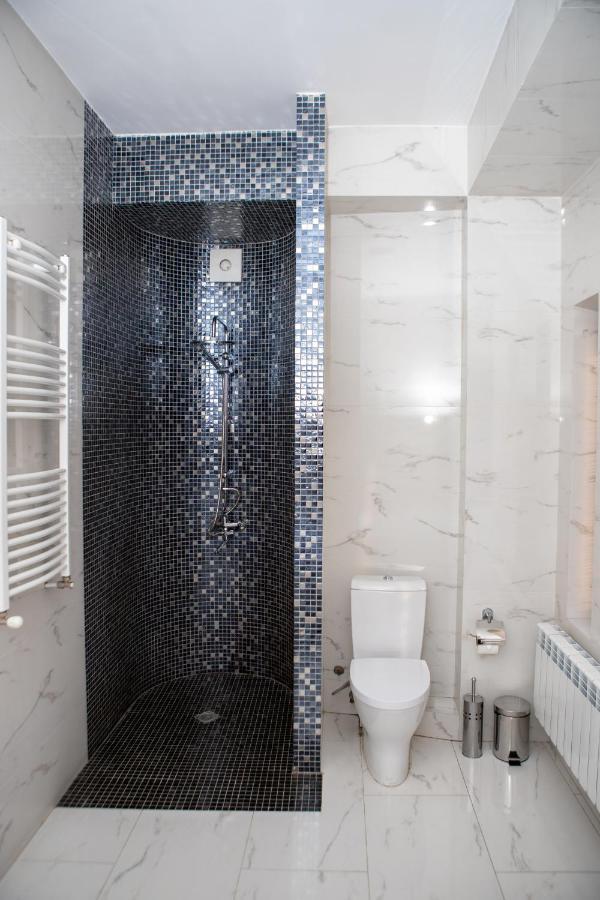 טביליסי Legend Hotel מראה חיצוני תמונה