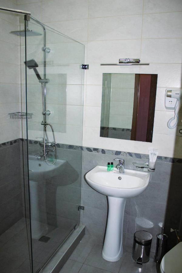 טביליסי Legend Hotel מראה חיצוני תמונה
